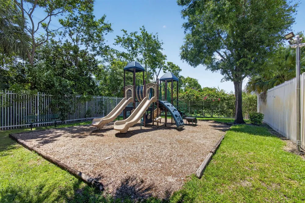 946 Summit Lake Drive West Palm Beach, FL 33406