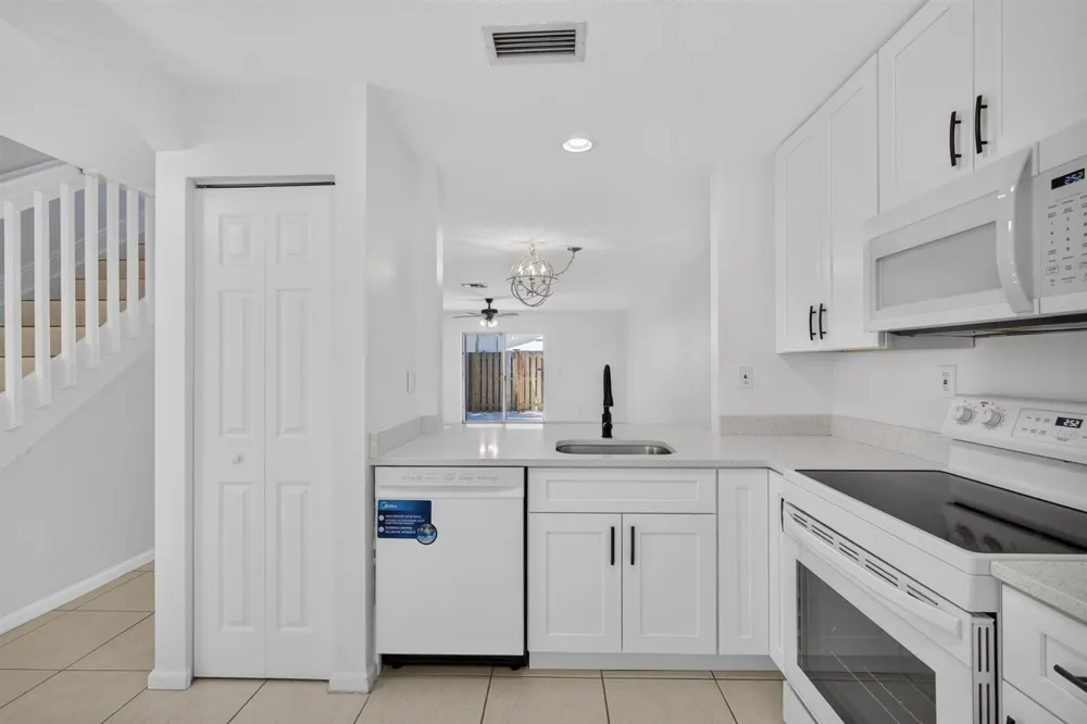 946 Summit Lake Drive West Palm Beach, FL 33406