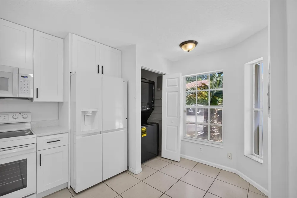 946 Summit Lake Drive West Palm Beach, FL 33406
