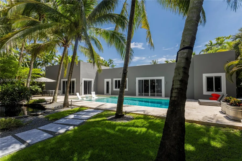 11900 Griffing Blvd Biscayne Park, FL 33161