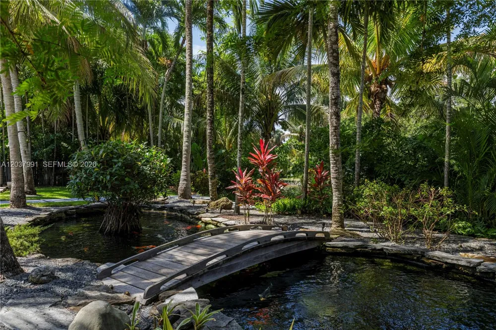 11900 Griffing Blvd Biscayne Park, FL 33161