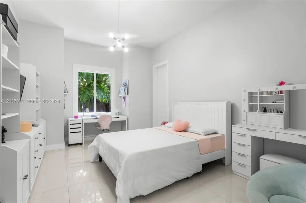 11900 Griffing Blvd Biscayne Park, FL 33161