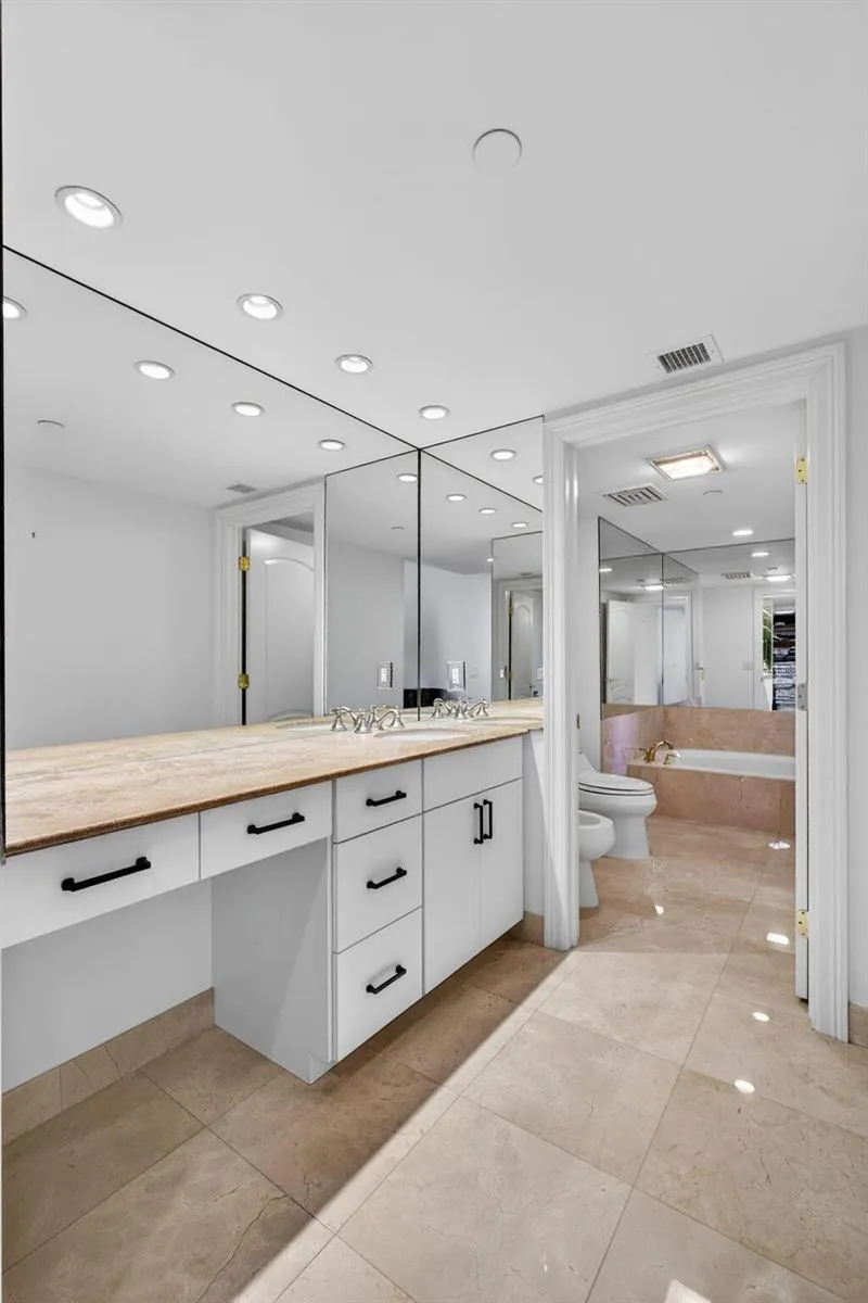 4000 Ocean Drive #701 Singer Island, FL 33404
