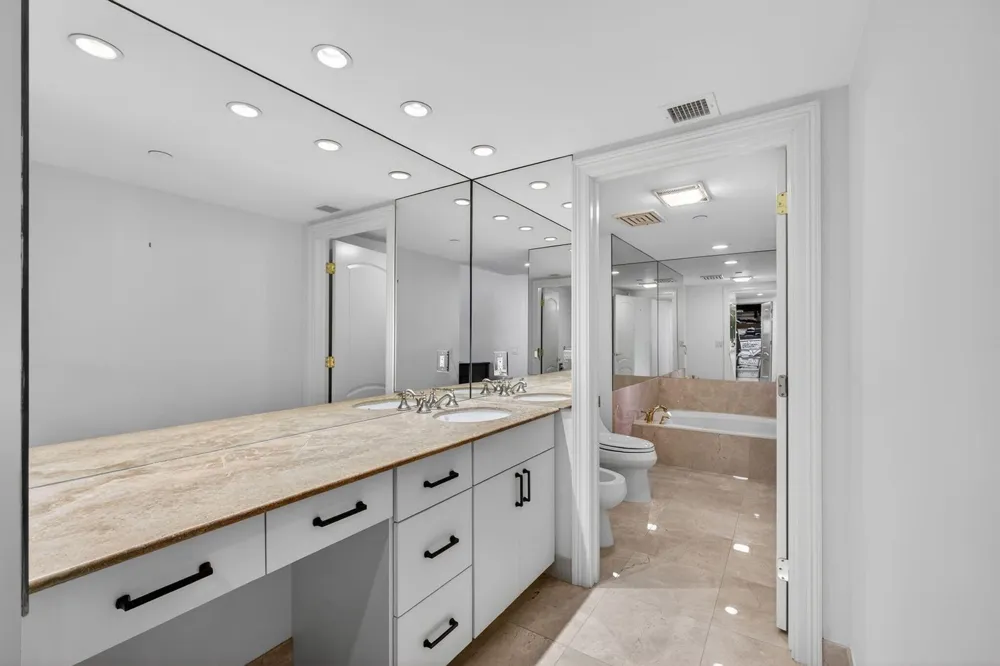 4000 Ocean Drive #701 Singer Island, FL 33404