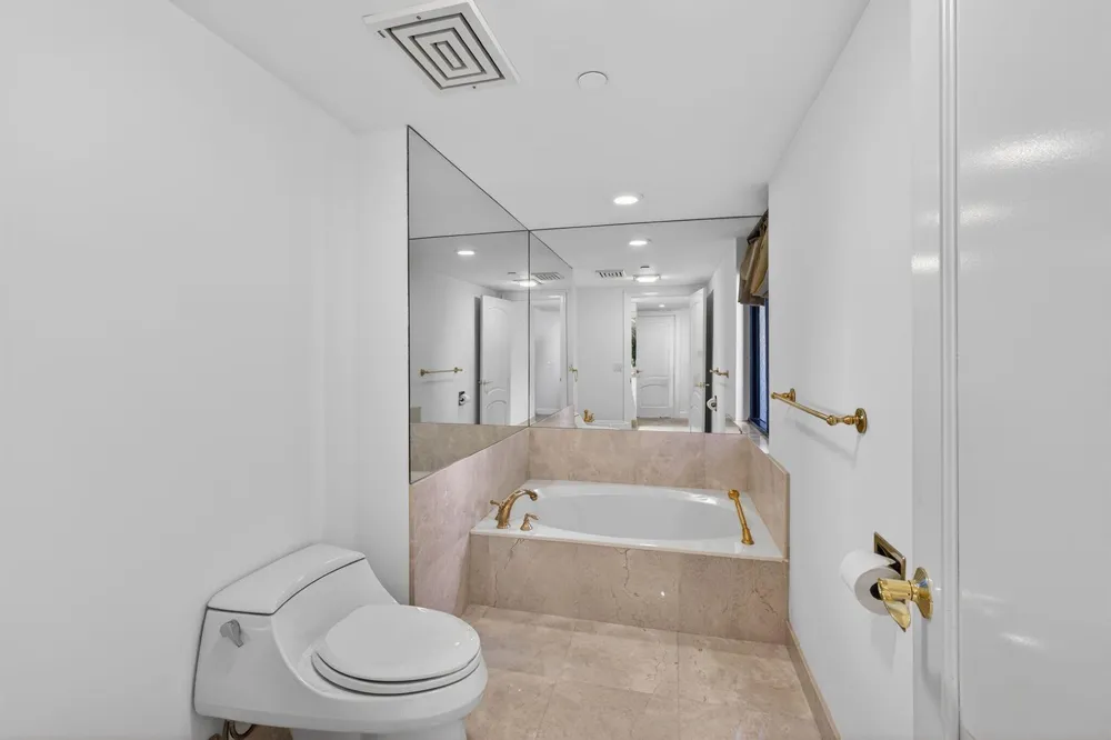 4000 Ocean Drive #701 Singer Island, FL 33404