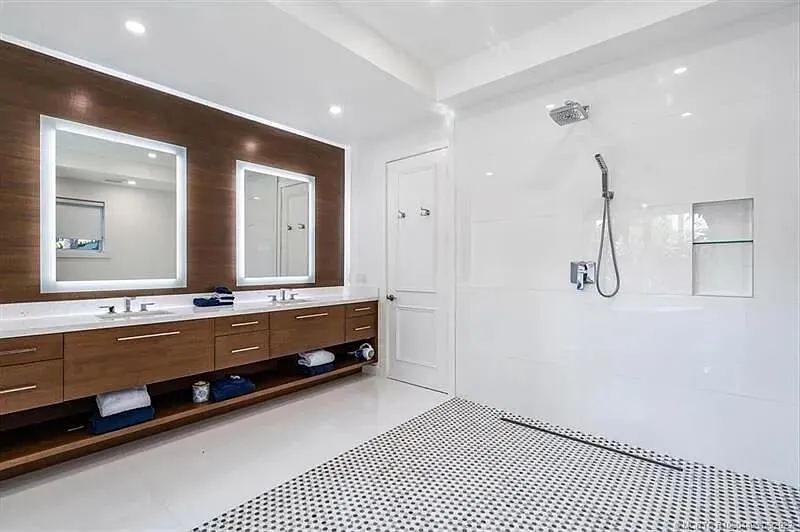 2941 Lake Drive Singer Island, FL 33404