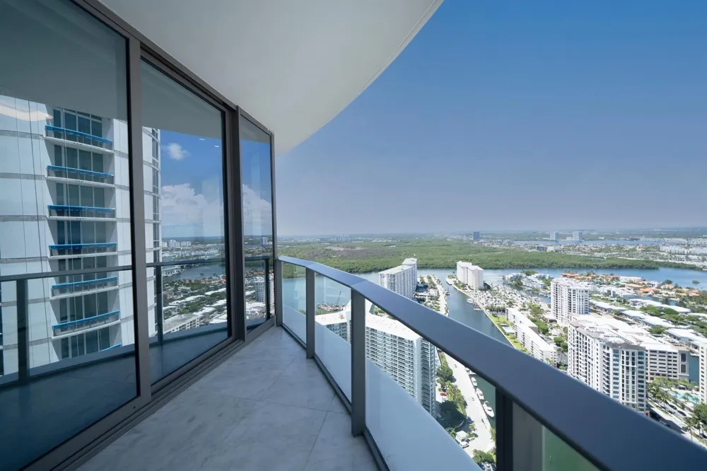 15701 Collins Avenue #3901 Sunny Isles Beach, FL 33160