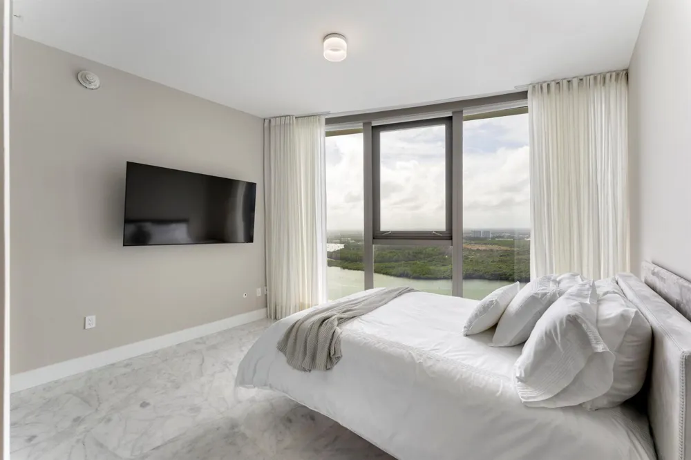 15701 Collins Avenue #3901 Sunny Isles Beach, FL 33160