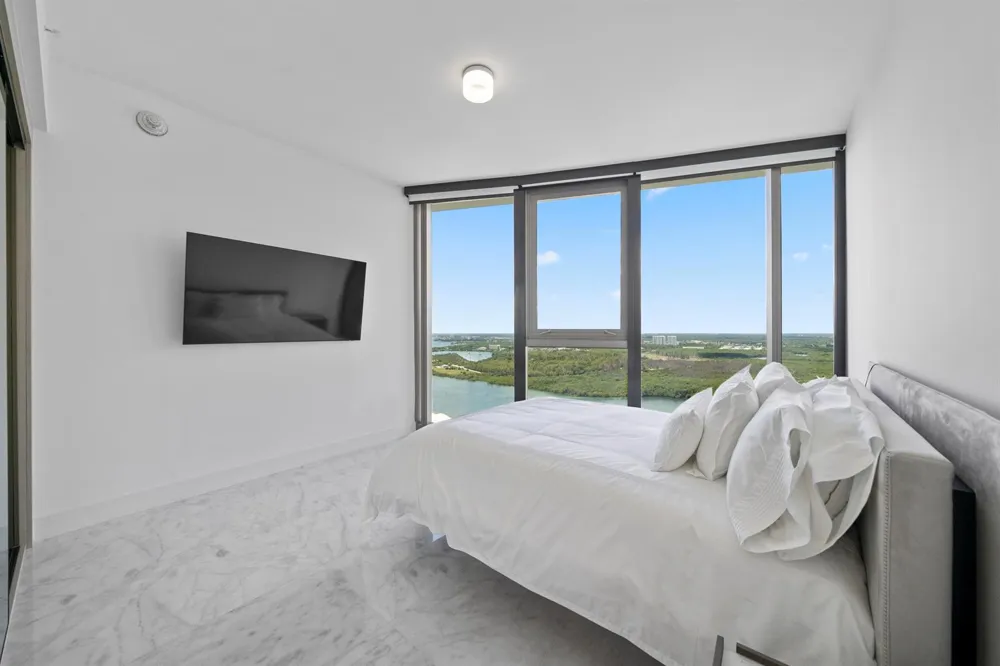15701 Collins Avenue #3901 Sunny Isles Beach, FL 33160