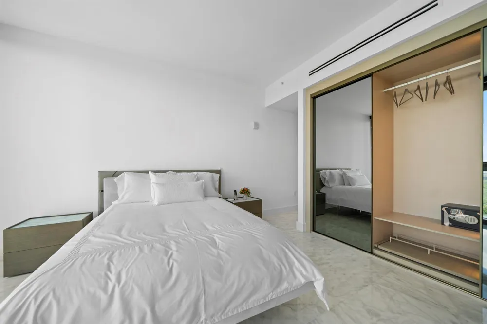 15701 Collins Avenue #3901 Sunny Isles Beach, FL 33160