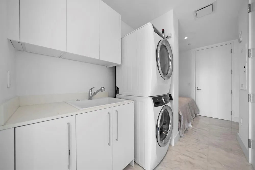 15701 Collins Avenue #3901 Sunny Isles Beach, FL 33160