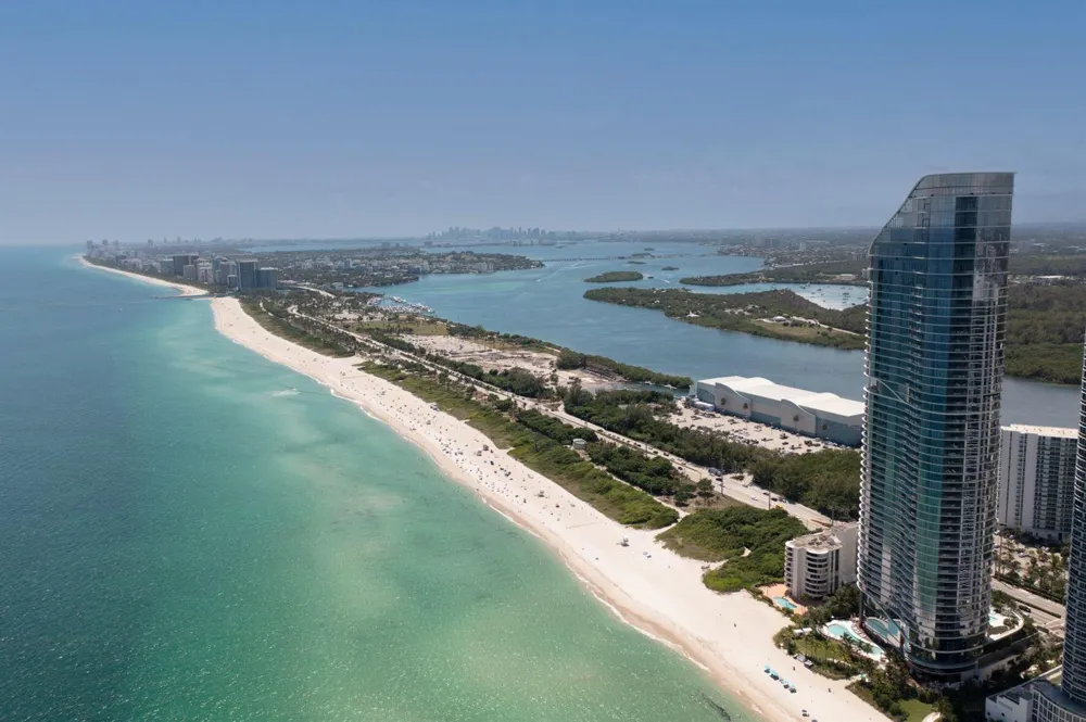 15701 Collins Avenue #3901 Sunny Isles Beach, FL 33160