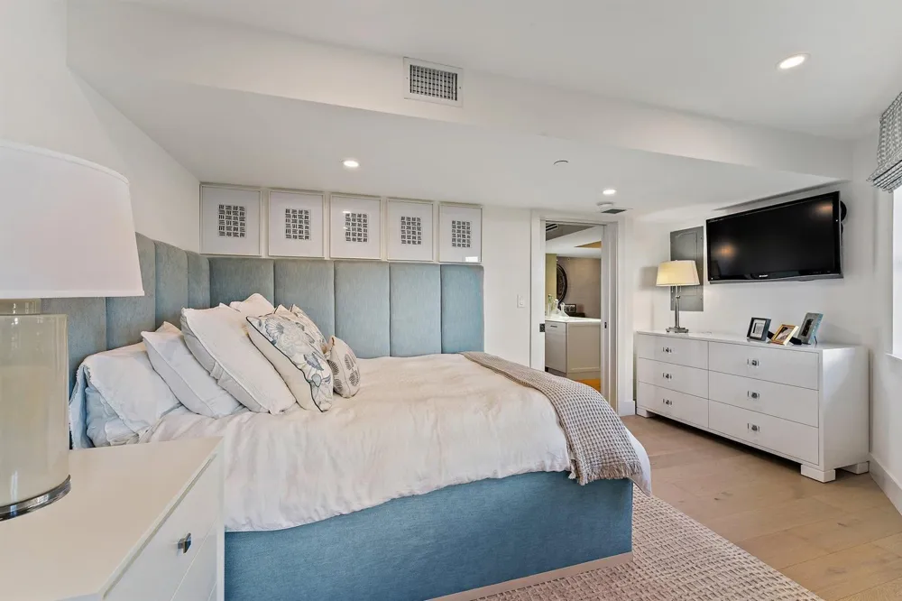 19800 Sandpointe Bay Drive #101 Tequesta, FL 33469