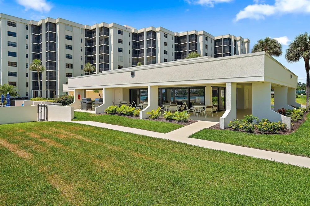 19800 Sandpointe Bay Drive #101 Tequesta, FL 33469