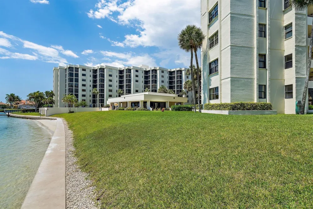 19800 Sandpointe Bay Drive #101 Tequesta, FL 33469