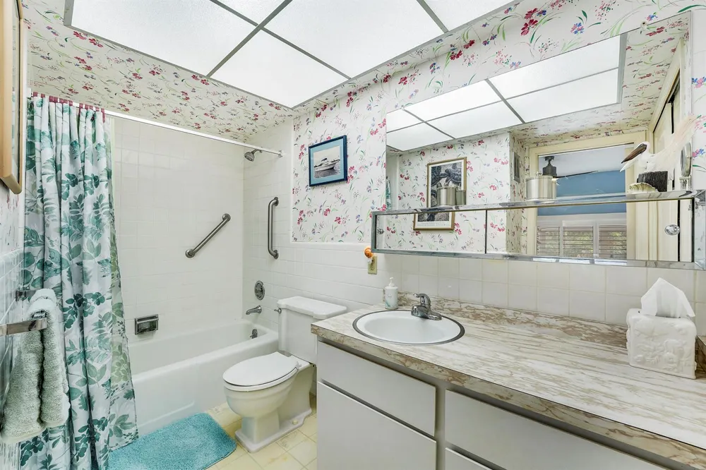 331 Tequesta Drive #213 Tequesta, FL 33469