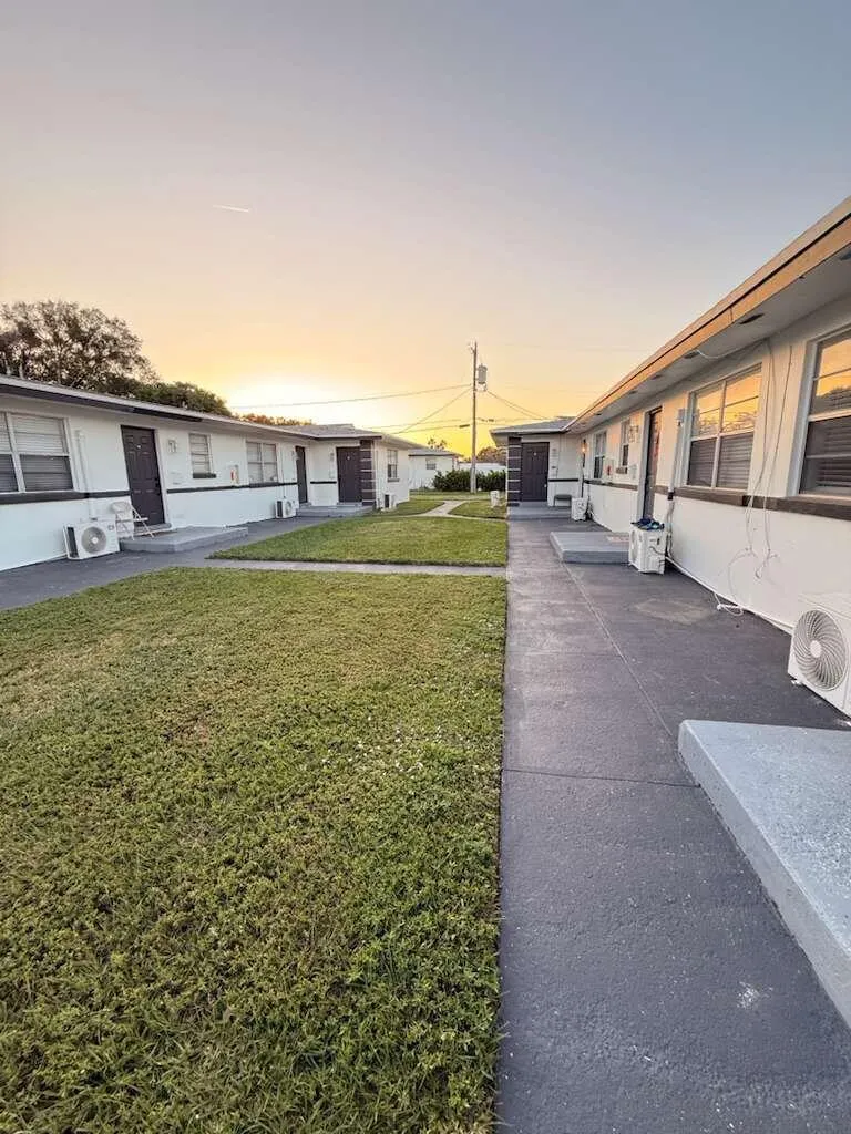 1885 40th Avenue #Unit 4 Vero Beach, FL 32960