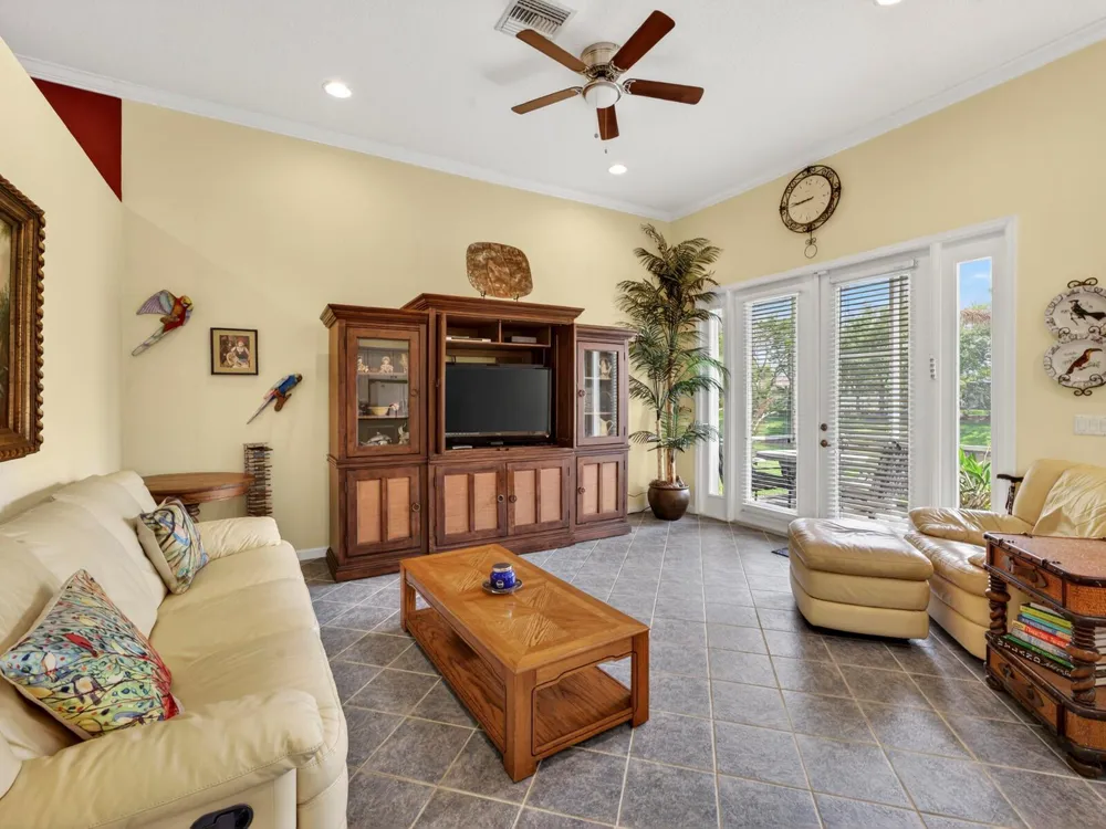 608 SW Calamondin Way Way SW Vero Beach, FL 32968