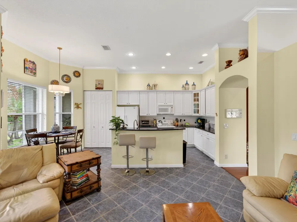 608 SW Calamondin Way Way SW Vero Beach, FL 32968