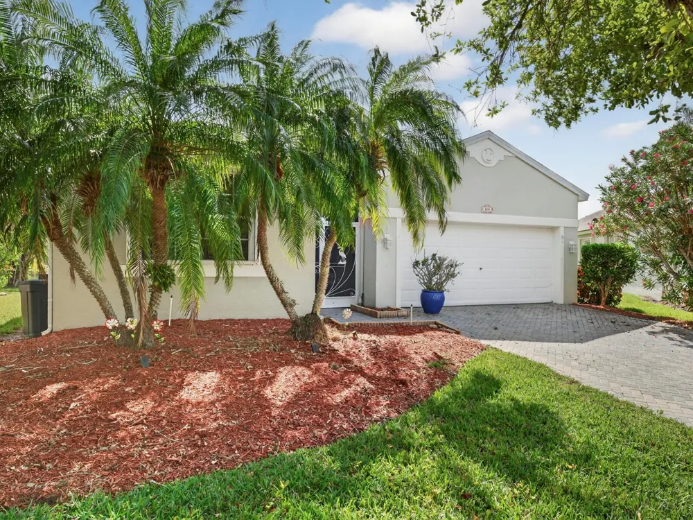 608 SW Calamondin Way Way SW Vero Beach, FL 32968