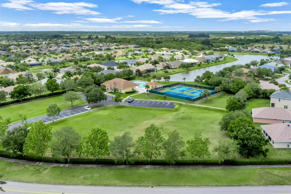 608 SW Calamondin Way Way SW Vero Beach, FL 32968