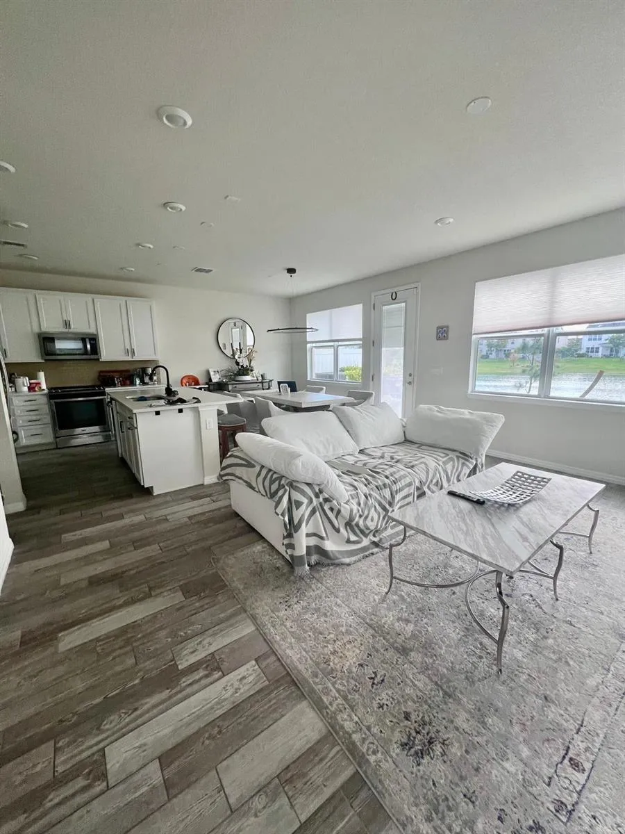 4924 Greenway Drive Hollywood, FL 33021