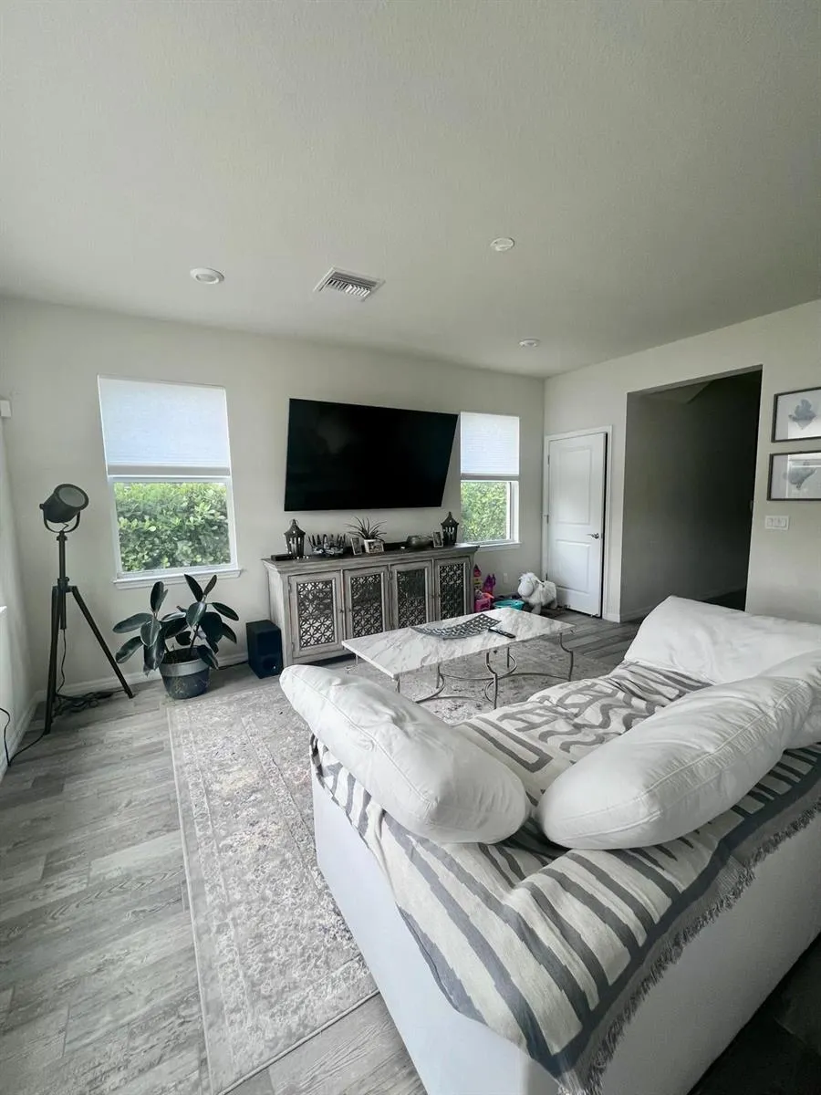 4924 Greenway Drive Hollywood, FL 33021