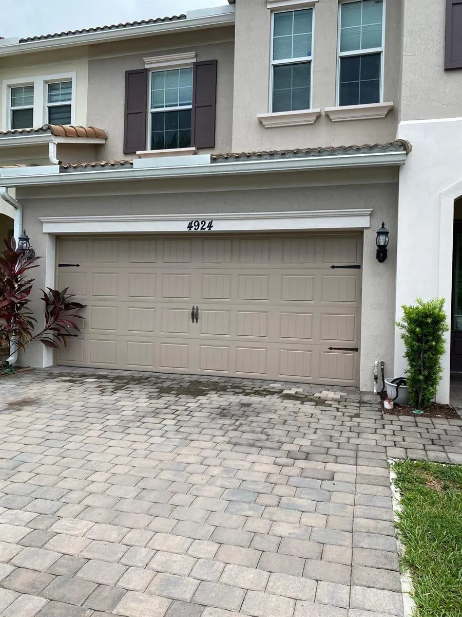 4924 Greenway Drive Hollywood, FL 33021