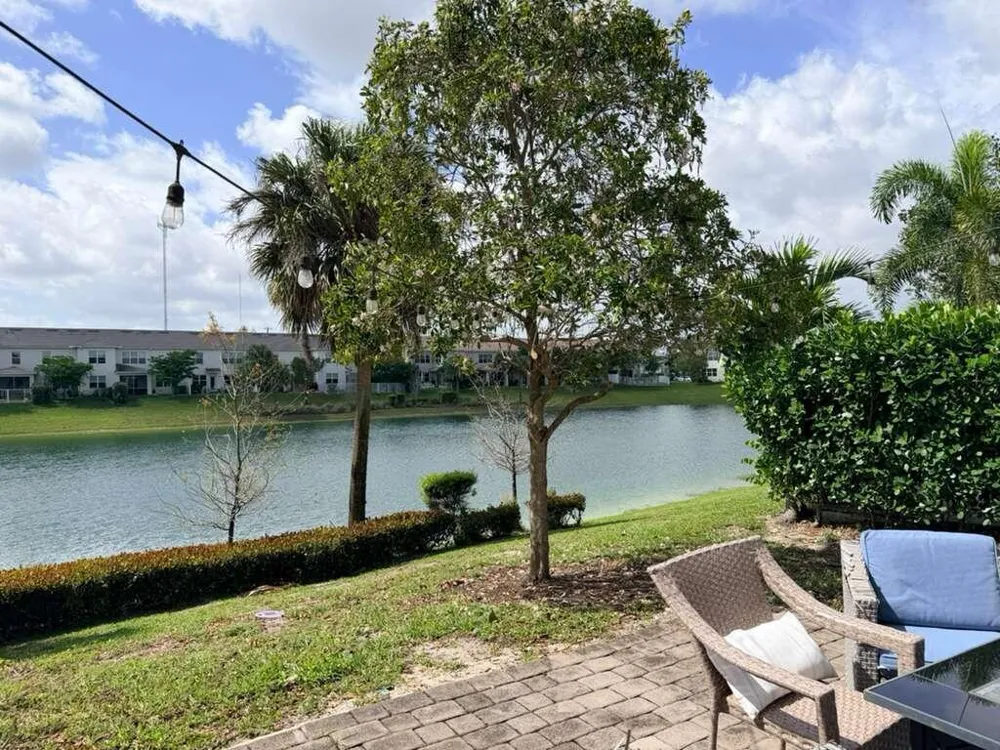 4924 Greenway Drive Hollywood, FL 33021