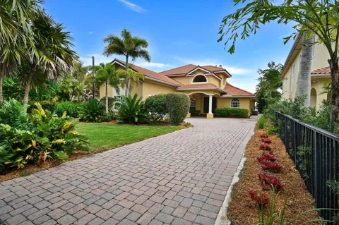 881 SE Saint Lucie Boulevard