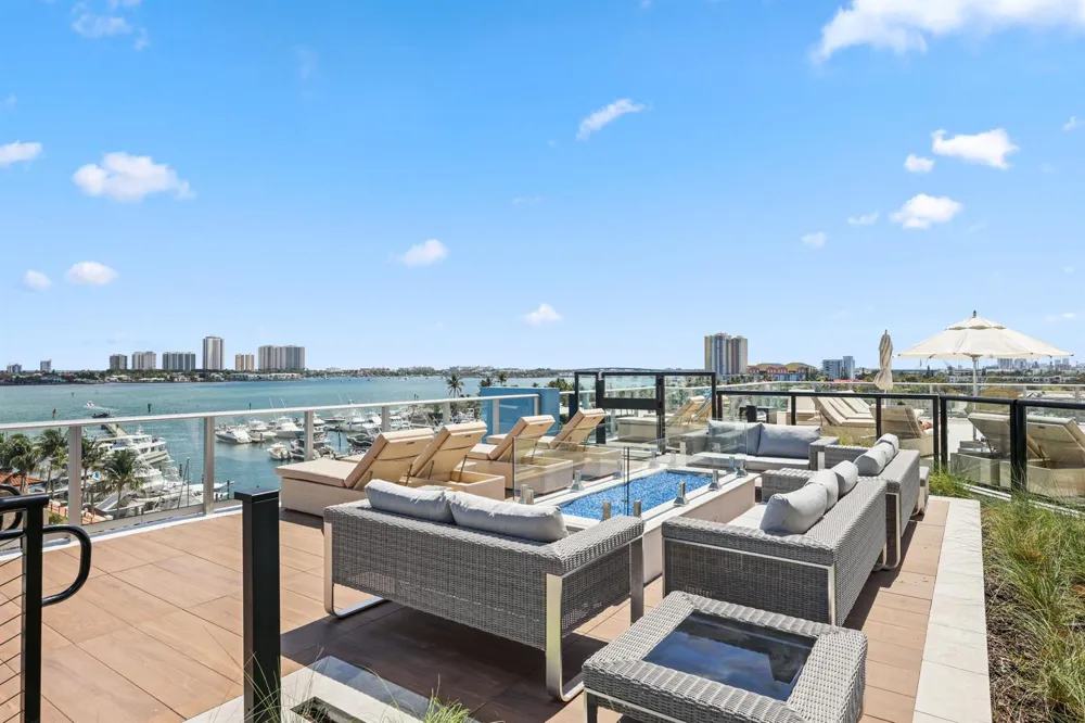 220 Lake Shore Drive #1125 Lake Park, FL 33403