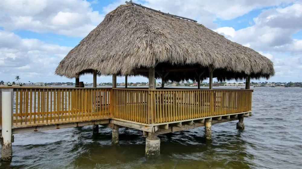 8200 Lakeshore Drive #507 Hypoluxo, FL 33462
