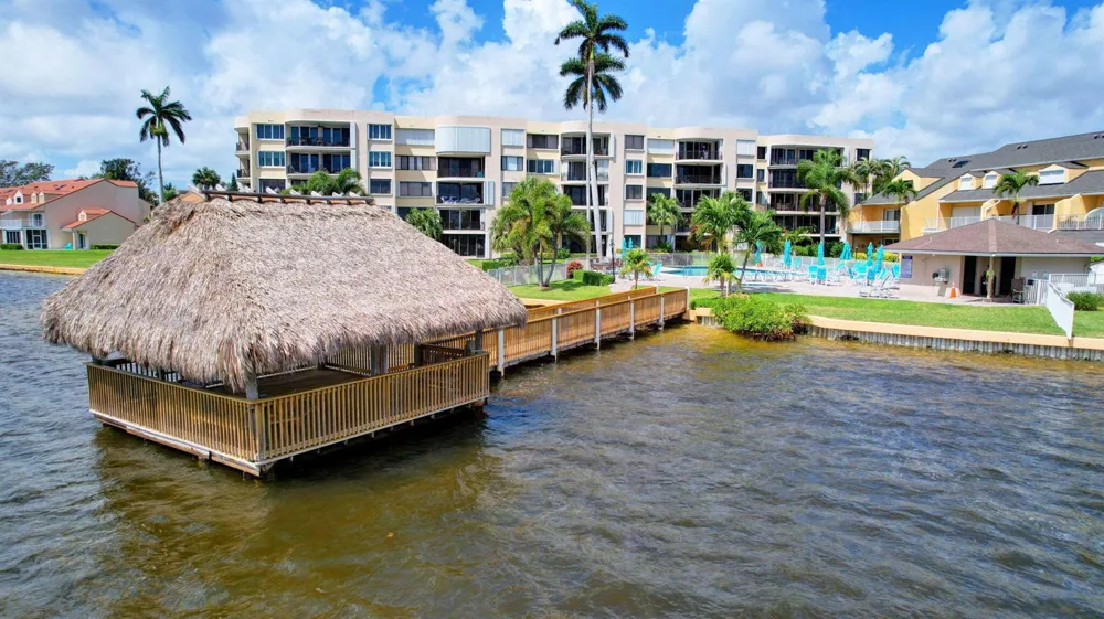 8200 Lakeshore Drive #507 Hypoluxo, FL 33462