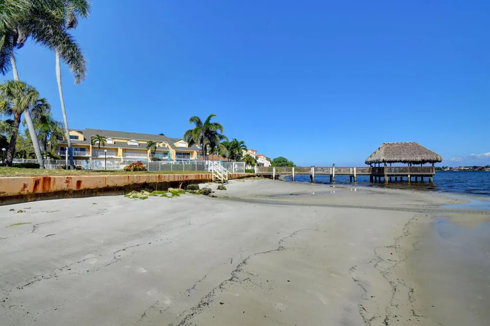 8200 Lakeshore Drive #507 Hypoluxo, FL 33462