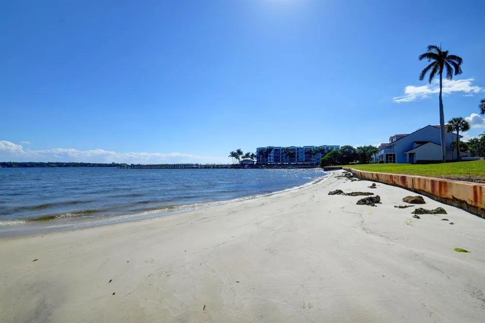 8200 Lakeshore Drive #507 Hypoluxo, FL 33462