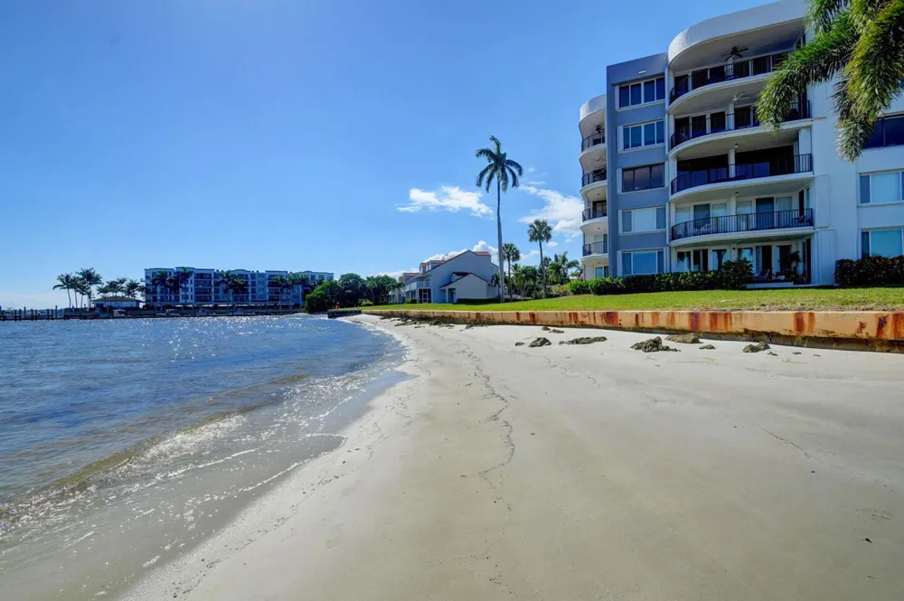 8200 Lakeshore Drive #507 Hypoluxo, FL 33462