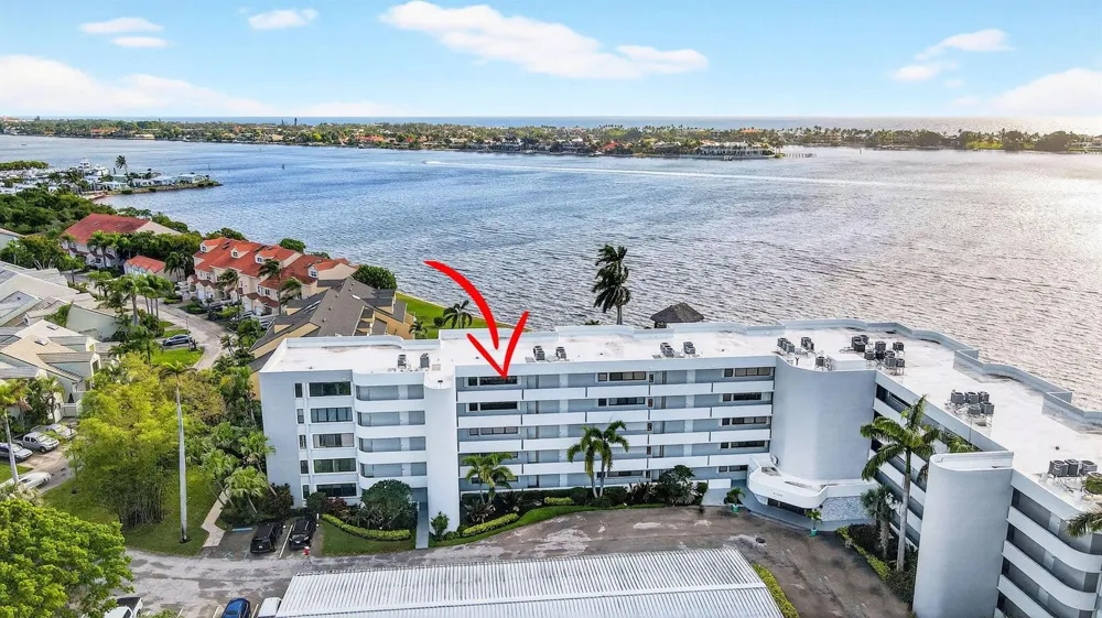 8200 Lakeshore Drive #507 Hypoluxo, FL 33462