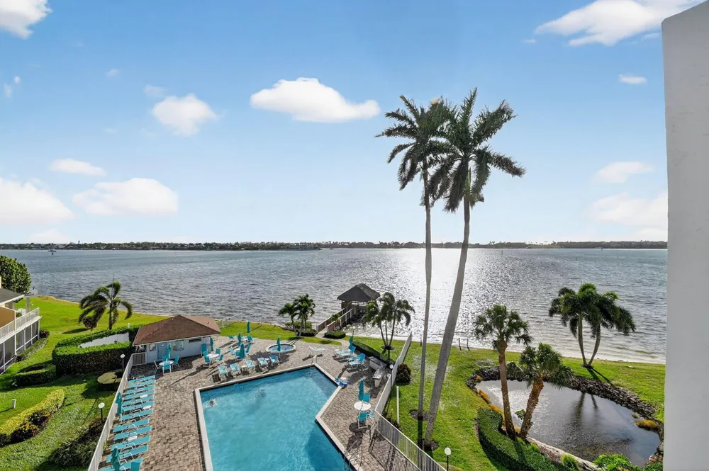 8200 Lakeshore Drive #507 Hypoluxo, FL 33462