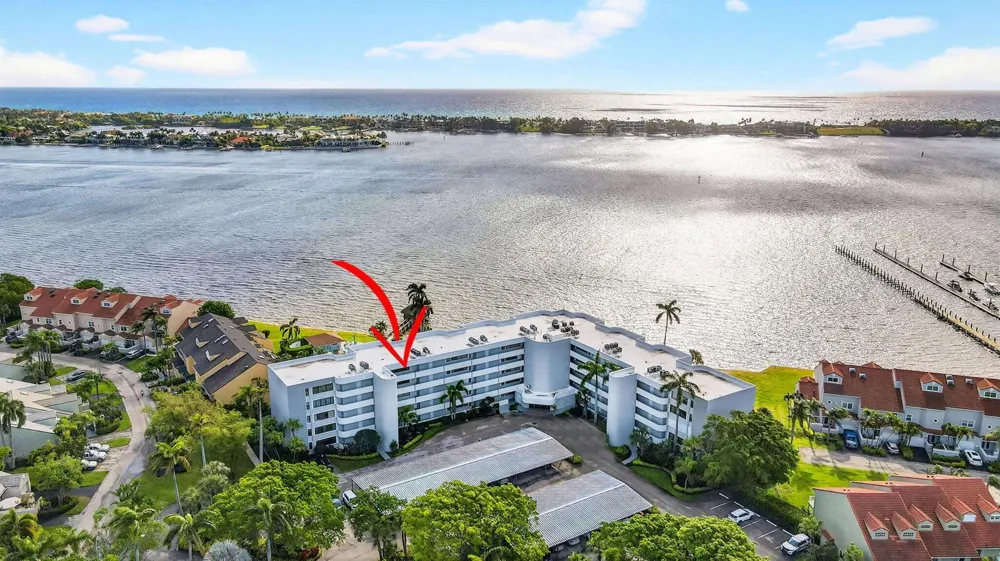 8200 Lakeshore Drive #507 Hypoluxo, FL 33462