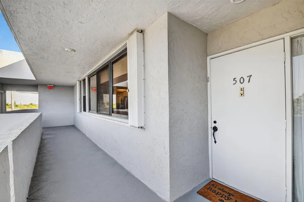 8200 Lakeshore Drive #507 Hypoluxo, FL 33462