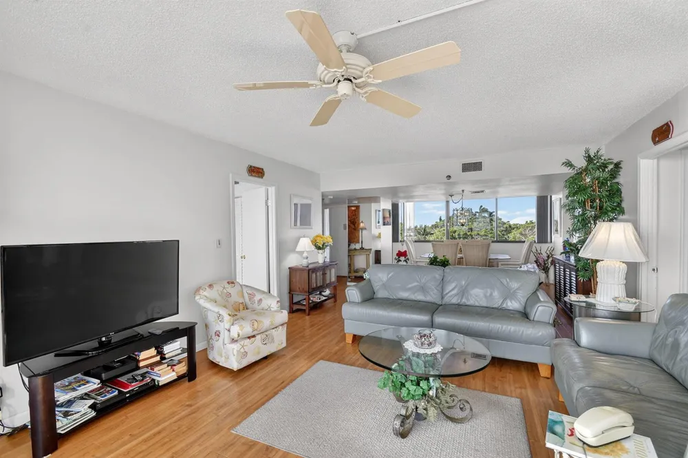 8200 Lakeshore Drive #507 Hypoluxo, FL 33462