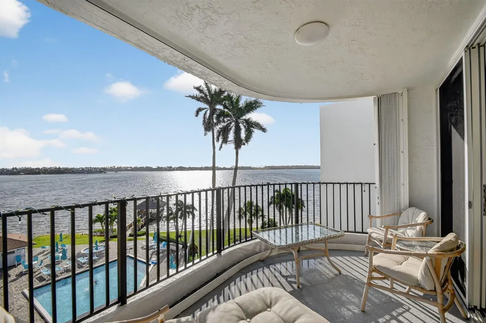 8200 Lakeshore Drive #507 Hypoluxo, FL 33462