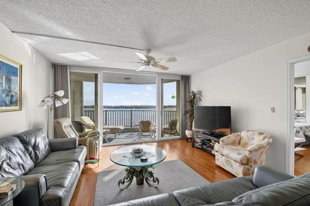 8200 Lakeshore Drive #507 Hypoluxo, FL 33462