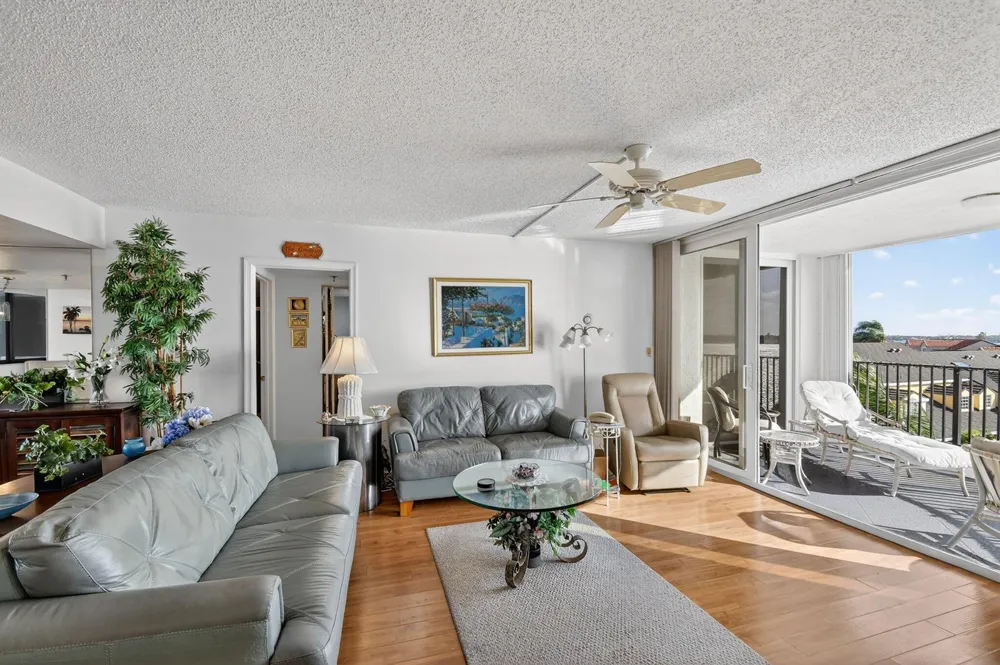 8200 Lakeshore Drive #507 Hypoluxo, FL 33462
