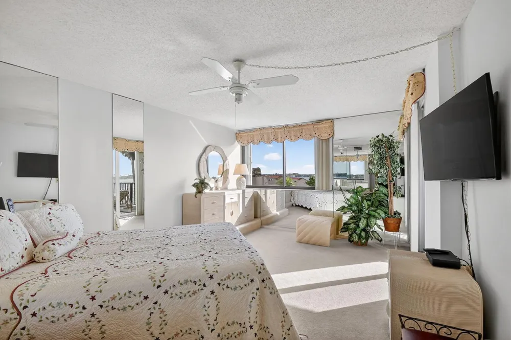8200 Lakeshore Drive #507 Hypoluxo, FL 33462