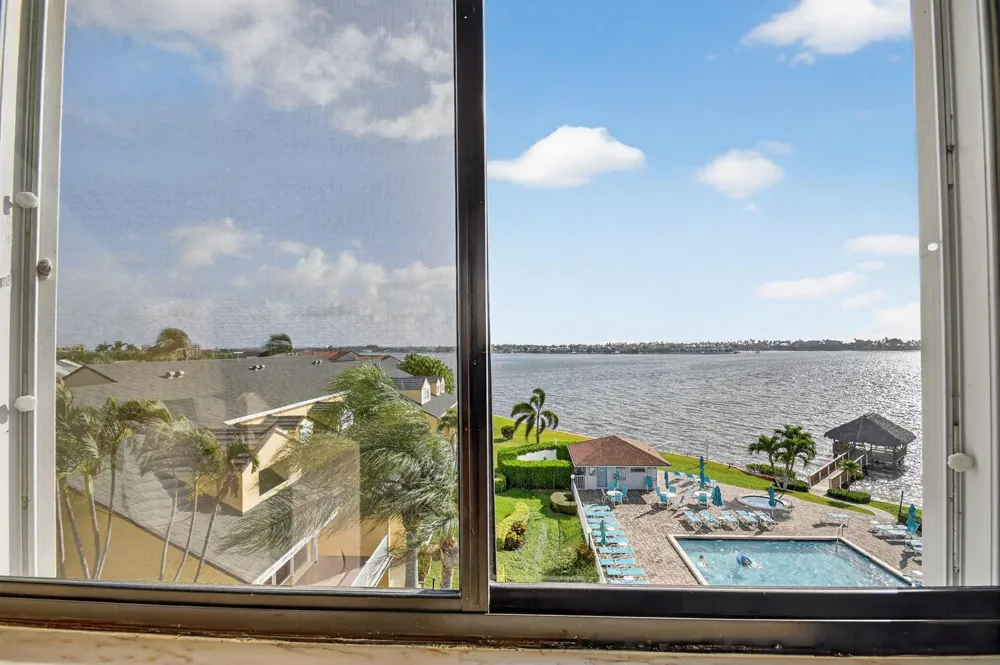 8200 Lakeshore Drive #507 Hypoluxo, FL 33462