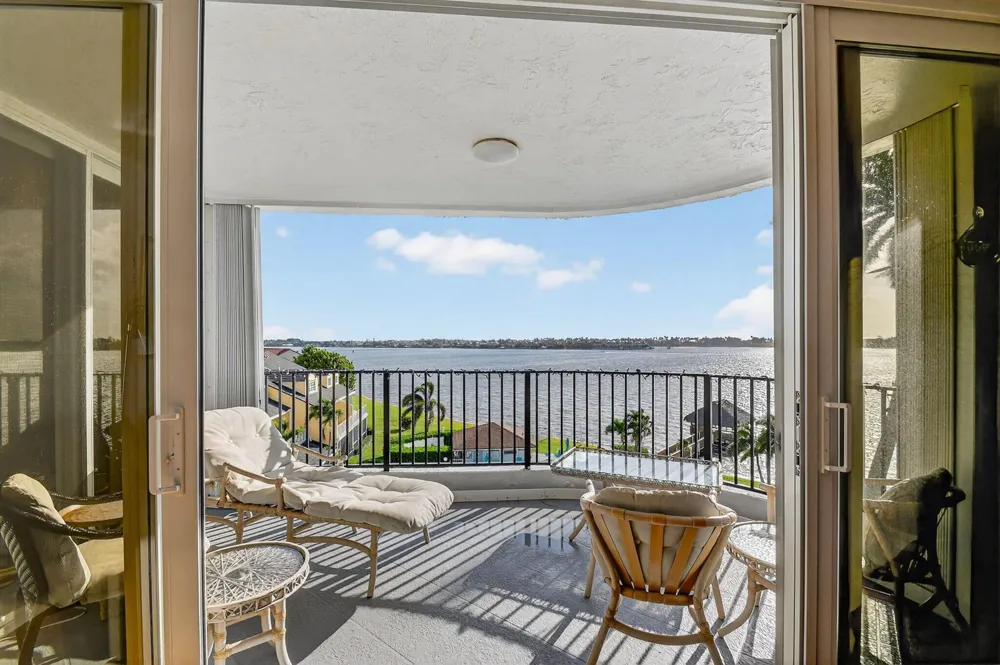 8200 Lakeshore Drive #507 Hypoluxo, FL 33462