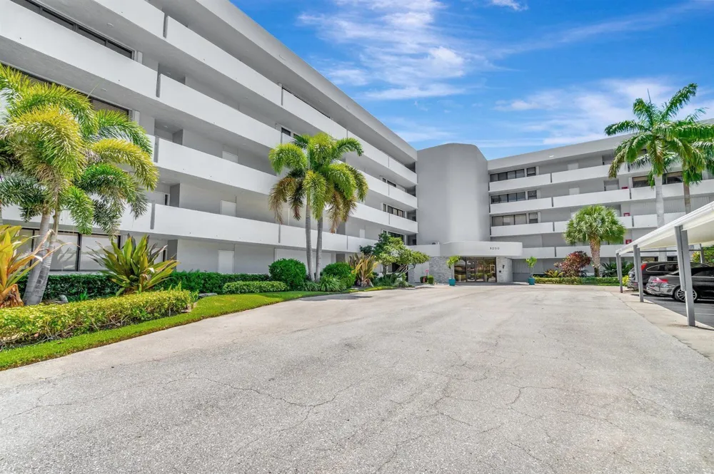 8200 Lakeshore Drive #507 Hypoluxo, FL 33462