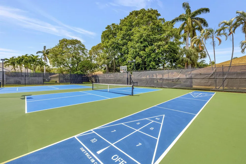8200 Lakeshore Drive #507 Hypoluxo, FL 33462