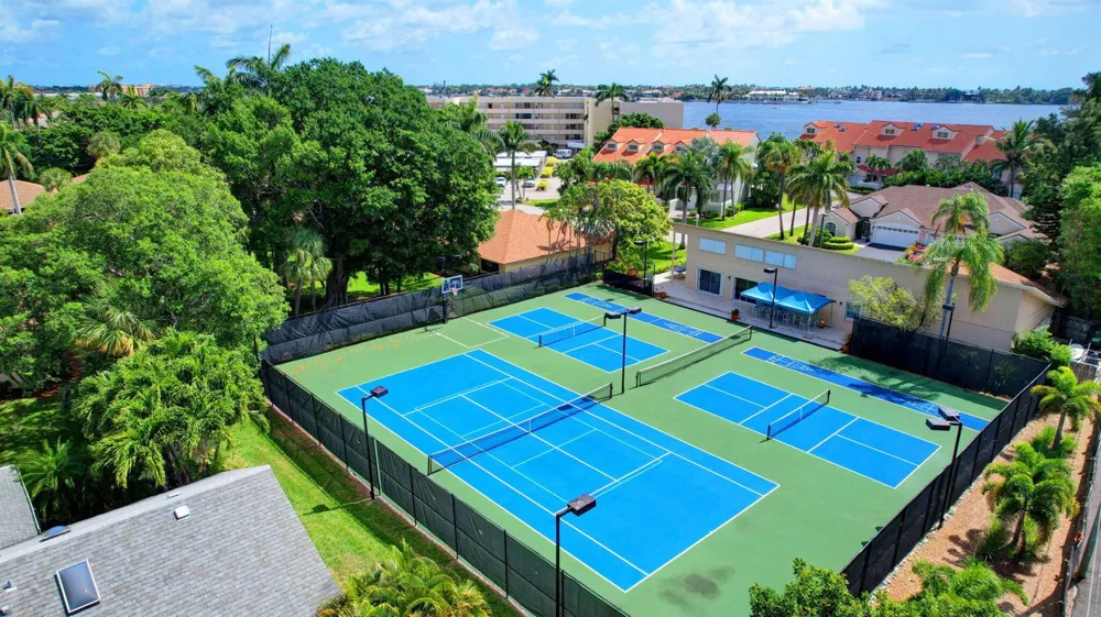 8200 Lakeshore Drive #507 Hypoluxo, FL 33462